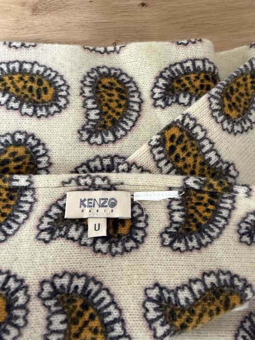 Шарф от бренда Kenzo