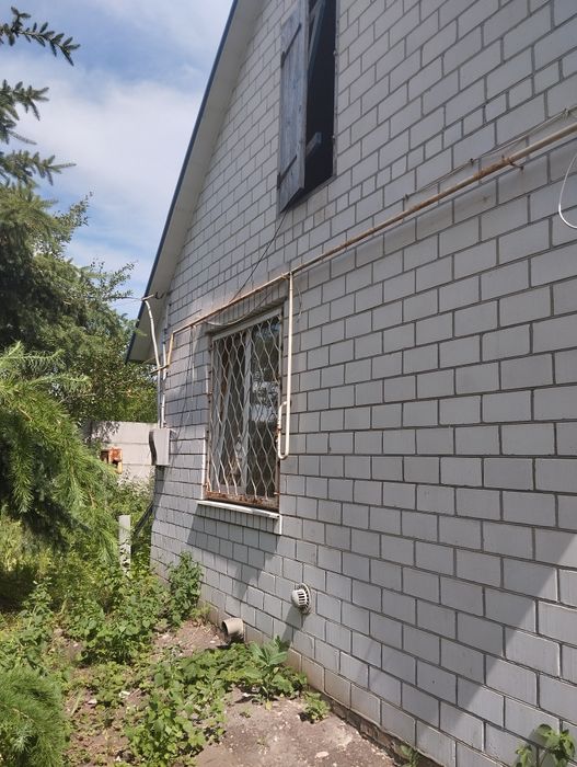 Продам в тихом красивом месте Нововодолажском района  дом  с ставком