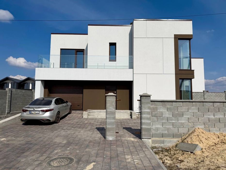 Продаж будинку в стилі хай-тек в елітному мікрорайоні Грін Хілз!