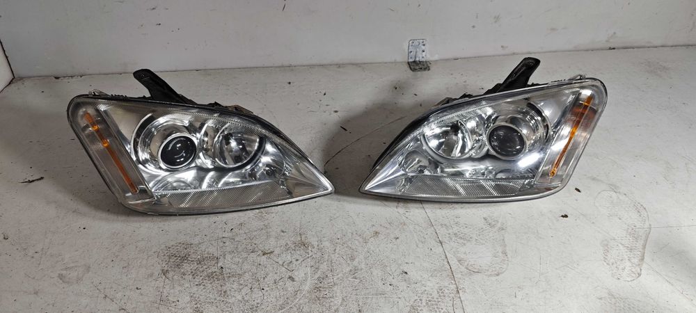 Ford Focus C-Max I Xenon Lampy przód przednie komplet CENA ZA KOMPLET