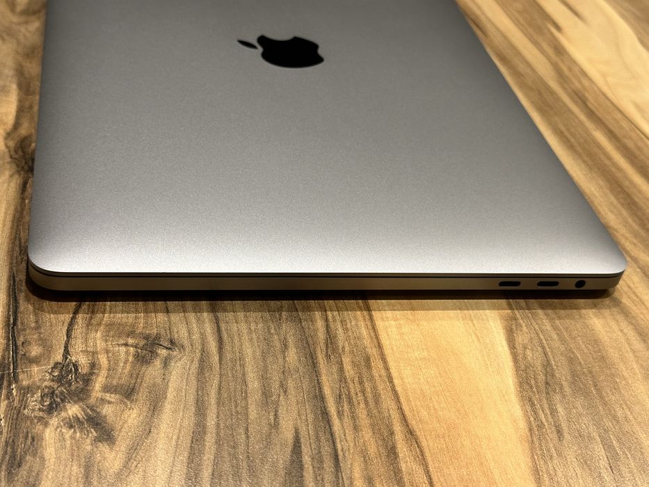 Macbook pro 13  2018   i5 8/256