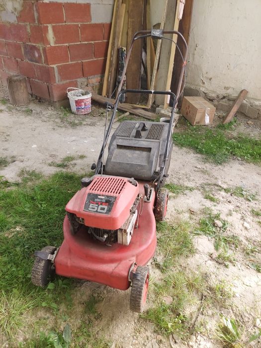 Продам газонокосарку з американськім двигуном