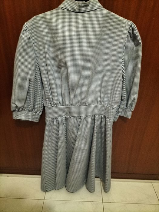 Vestido M azul e branco