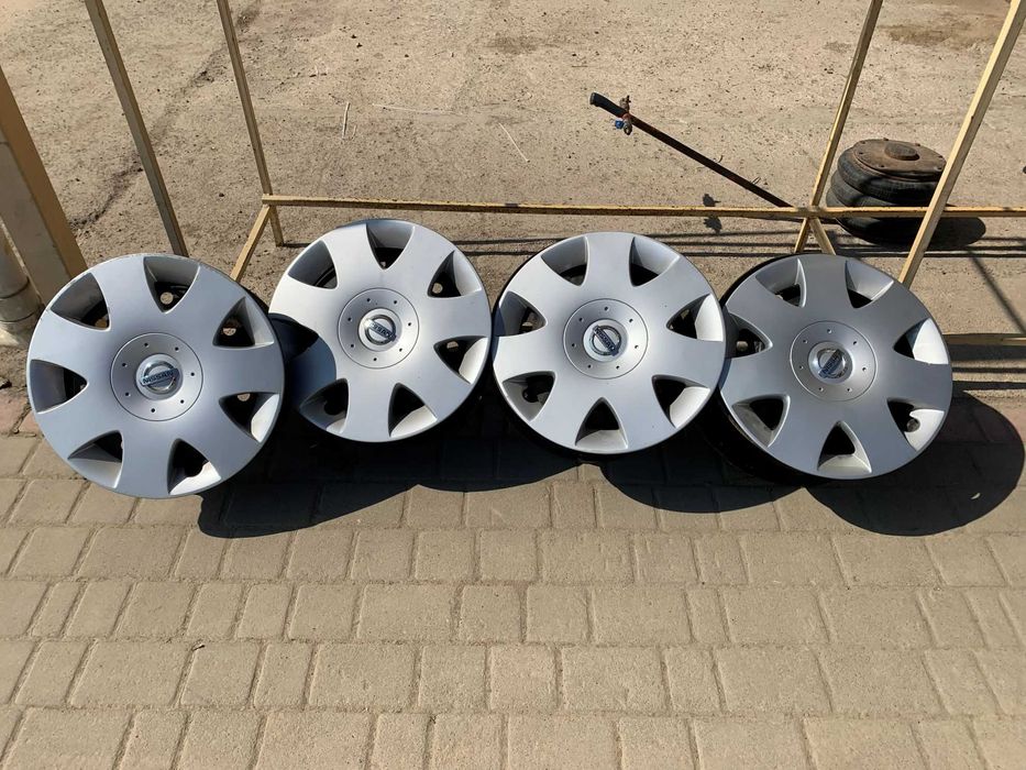 Диски  R16, 5x114,3, ET 40, DIA 66,1 з оригінальними ковпаками Nissan