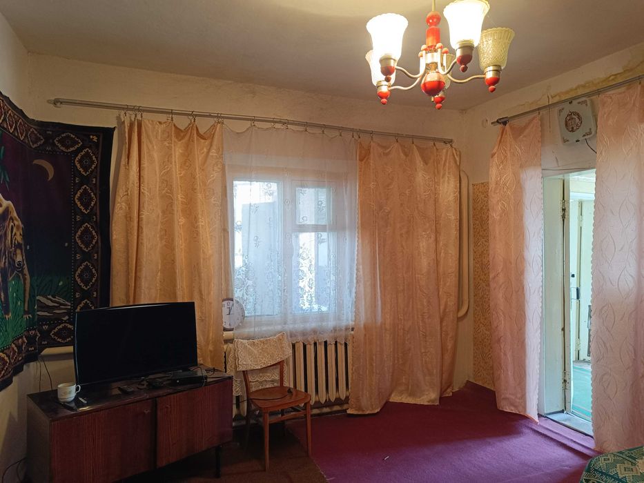 Продається пів будинку р-н БабКП, підведено всі комунікації, під ремонт, можливо за держпрограмою