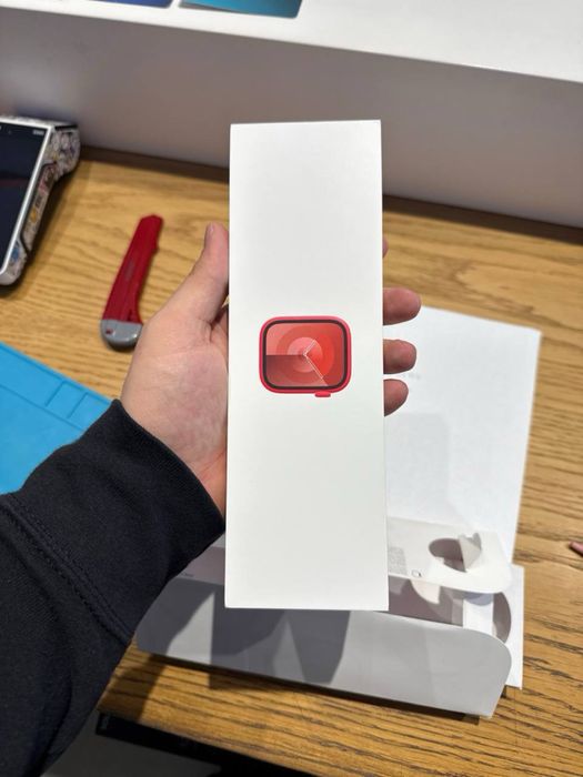 Watch Series 9 GPS 41mm Alu. Case w. PRODUCT RED  - Кредит 0%