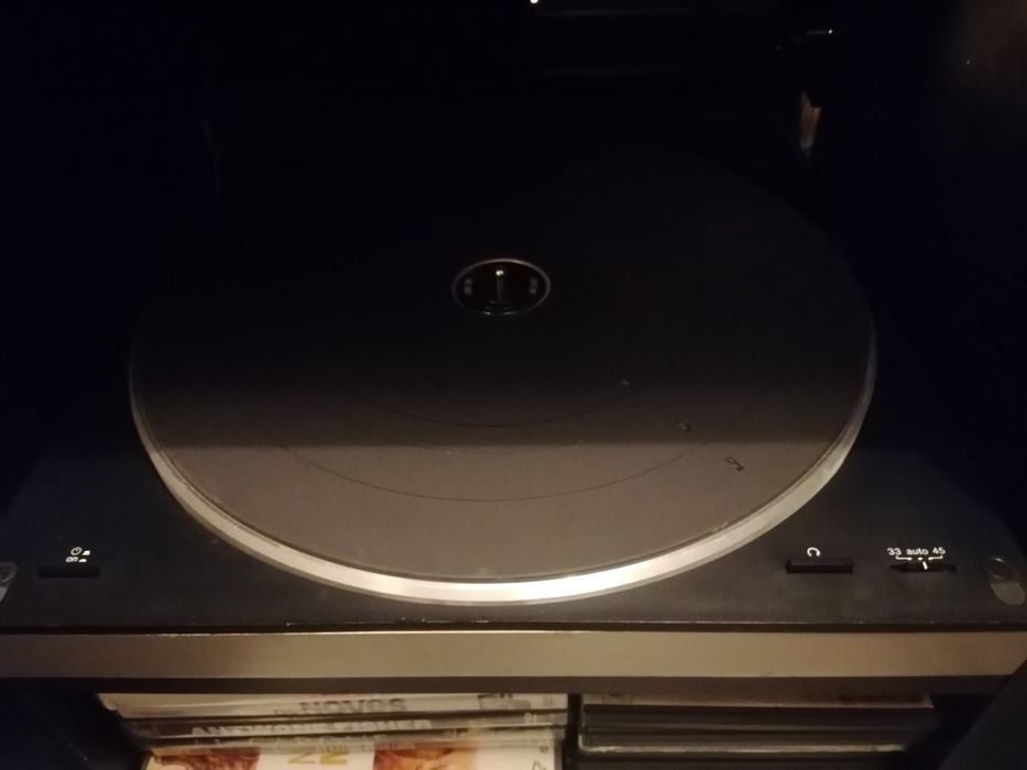 Technics SL-10 gira-discos de braço linear.
