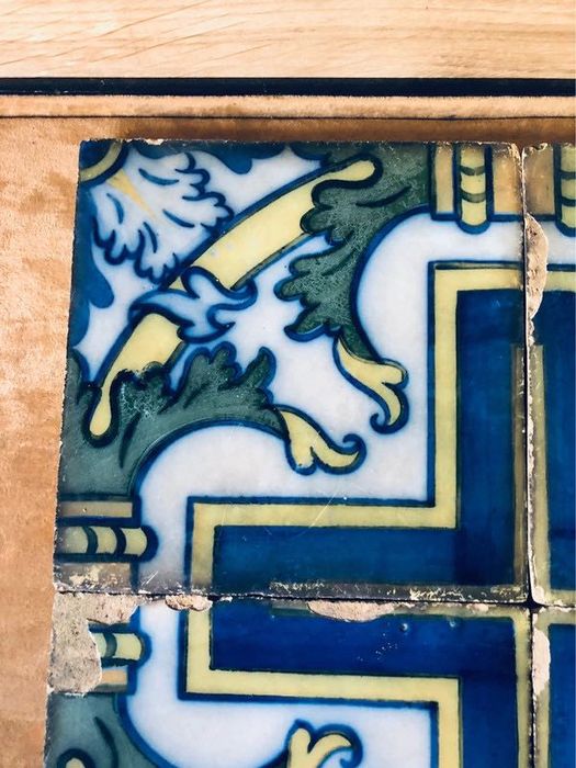 Antiga quadra de azulejo