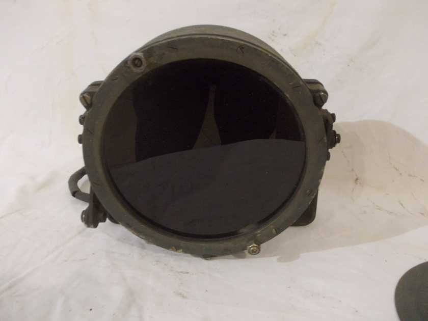 Stara wojskowa lampa noktowizyjna do pojazdu wojskowego