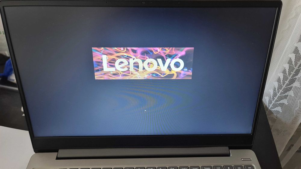 Portátil Lenovo 330S-15IKB (AMD Radeon 535)