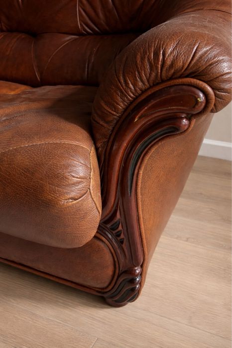 Conjunto de Sofás em Pele Natural e Mogno – Excelente Estado