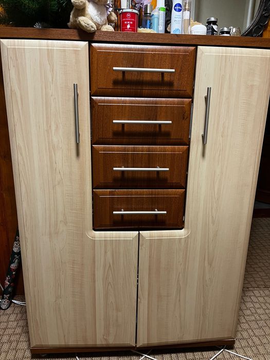 Шафа,компʼютерний стіл ,комод