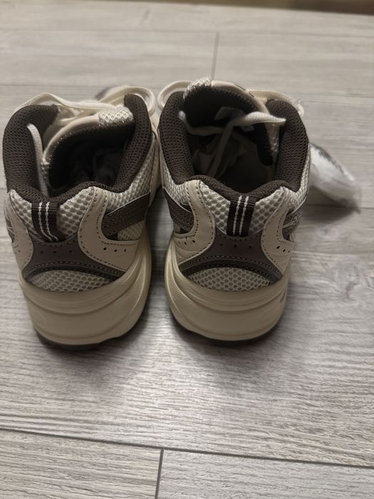 кросівки new balance