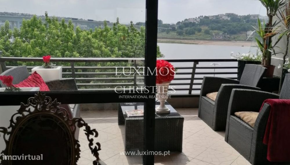 Apartamento T4+1 Duplex com varandas e vistas de rio à venda, no Port