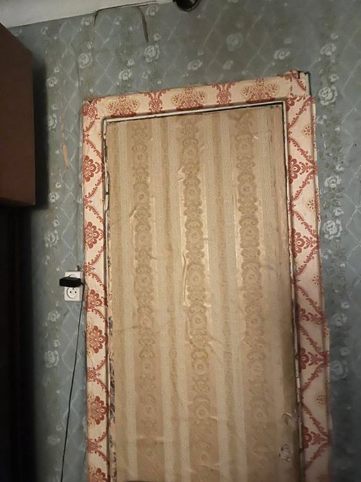 Площа Артема продаж 2 кімнатної квартири на першомуповерсі напроти парку, не кутова . Вигідно буде здавати в оренду і зручний район для життя