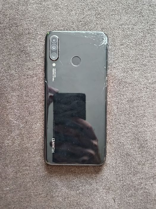 Huawei P30 lite com vidro traseiro partido
