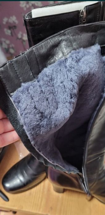 Продам зимние женские сапоги