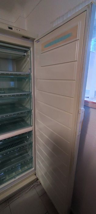 Arca vertical Electrolux