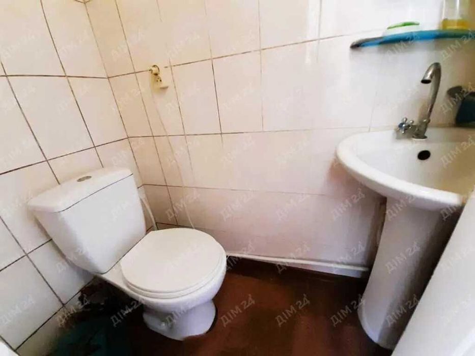 Доглянутий будинок з комунікаціями.