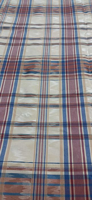 Vedem-se 13m de tecido grosso NOVO (sofás, cadeiras ou cortinados)