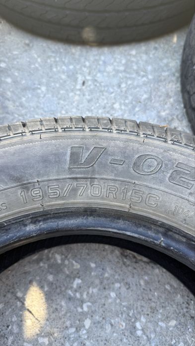 Conjunto Pneus 195/70 R15C