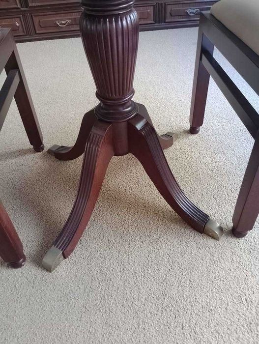 Conjunto Mesa de Jogo e Cadeiras