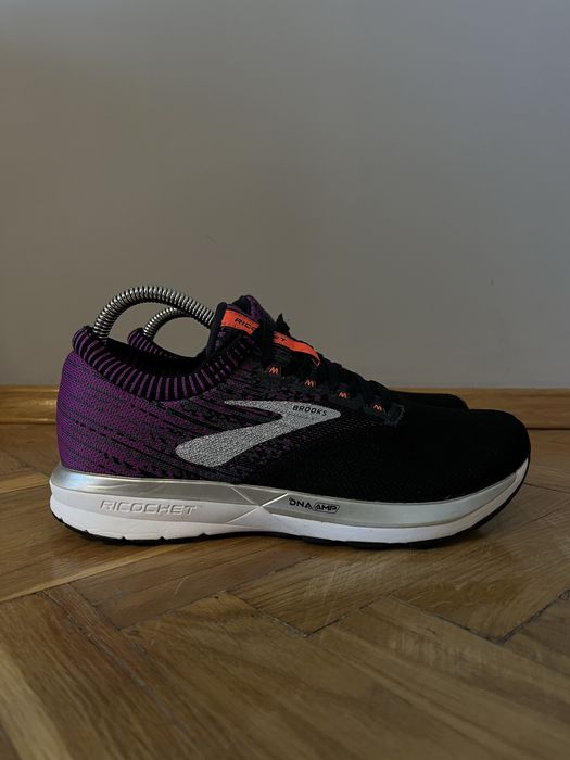 Жіночі бігові кросівки Brooks Ricochet розмір 40,5