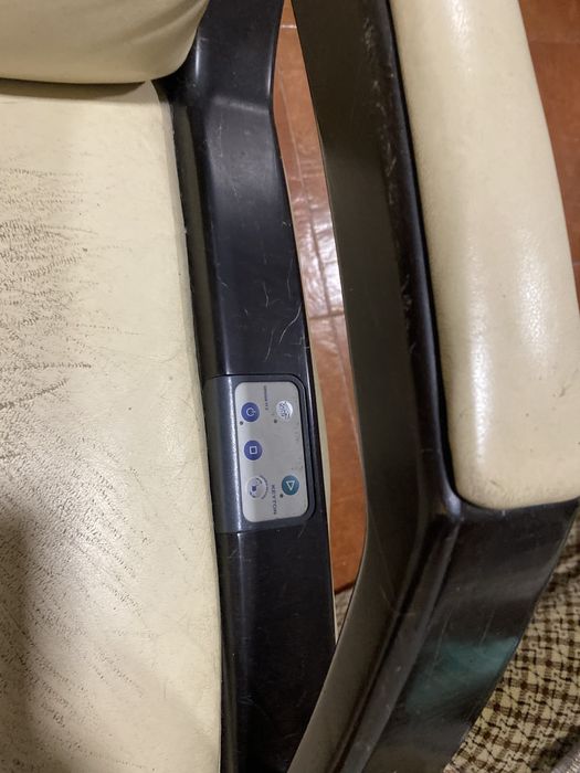 Cadeira de massagens com comando