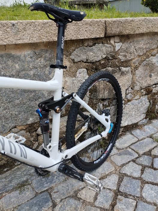 Bicicleta Canyon Branca