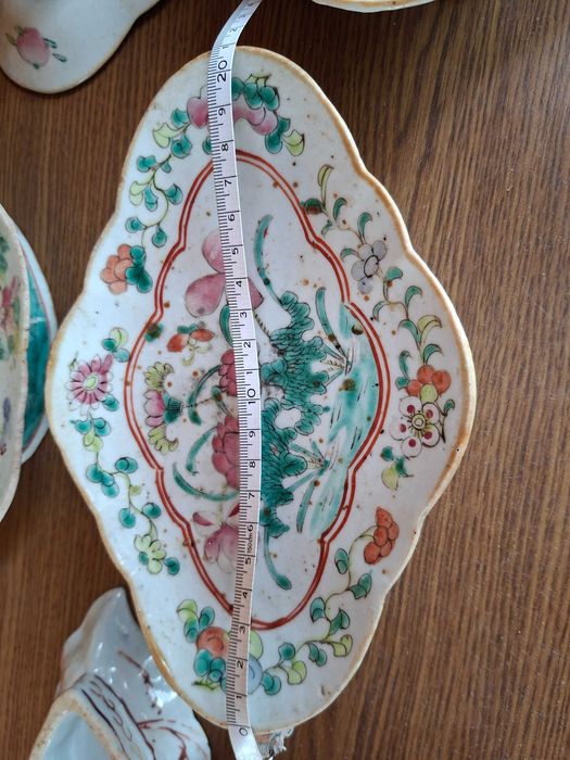 Porcela chinesa antiga - Chinese Porcelain Famille Rose - Late 19th C. Qing