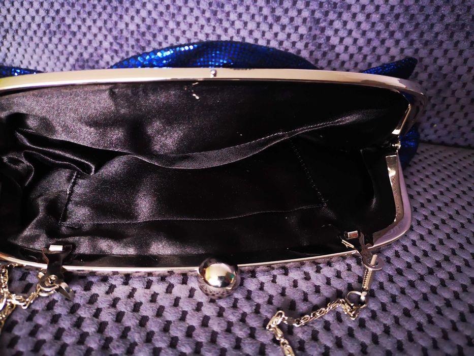 Torebka mała granatowa błyszcząca z łańcuszkiem na imprezę Nowa