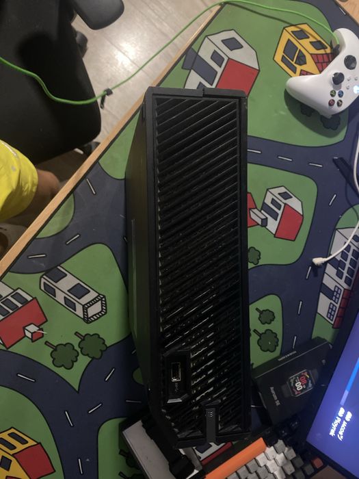 Czrny xbox one z zasilaczem