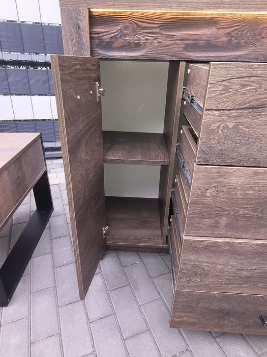 Komoda z podświetleniem led  i stolik