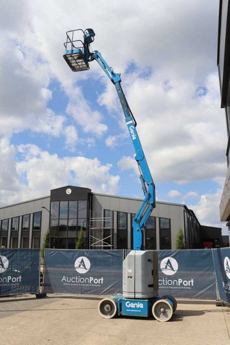 Plataforma elevatória articulada elétrica Genie Z-30-N de 11,14 m