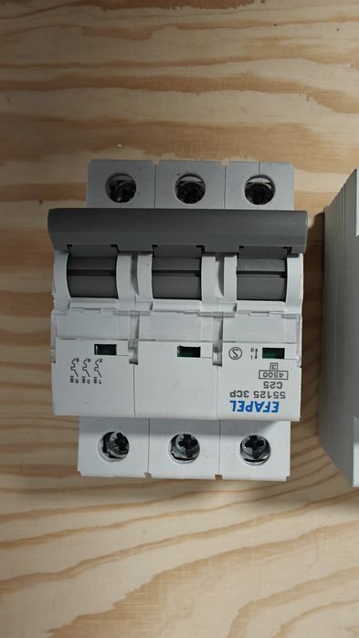 Material eléctrico Efapel