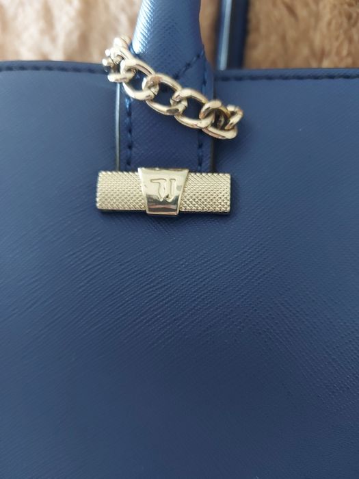 Mala de senhora azul com alsa tiracolo