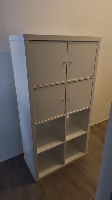 Armário / Estante branca KALLAX IKEA com portas – excelente estado