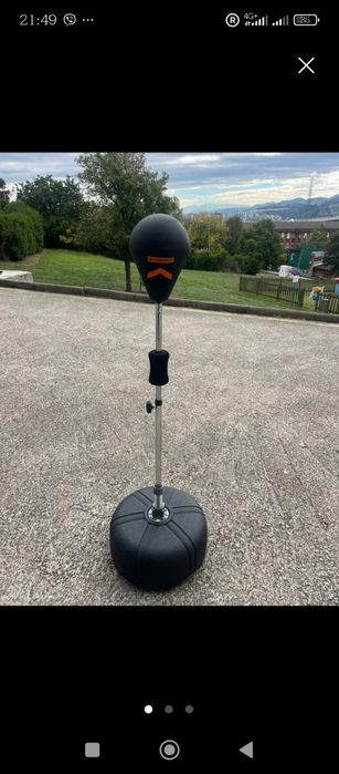 Підлогова боксерська груша Decathlon Outshock.