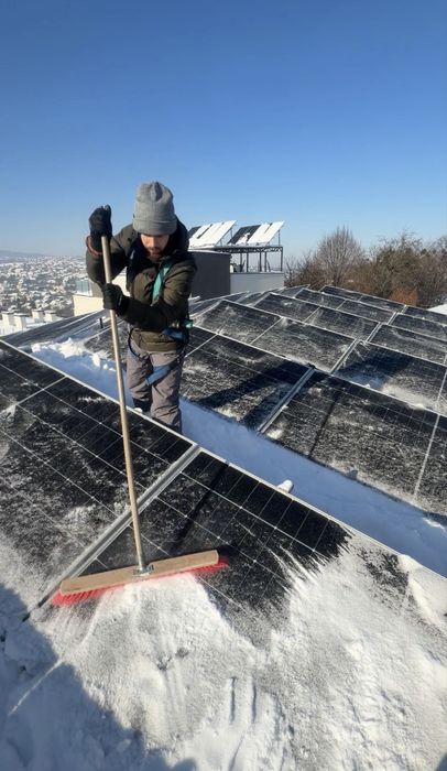 ошищення сонячних панелей від снігу,альпенист оренда страховки системи