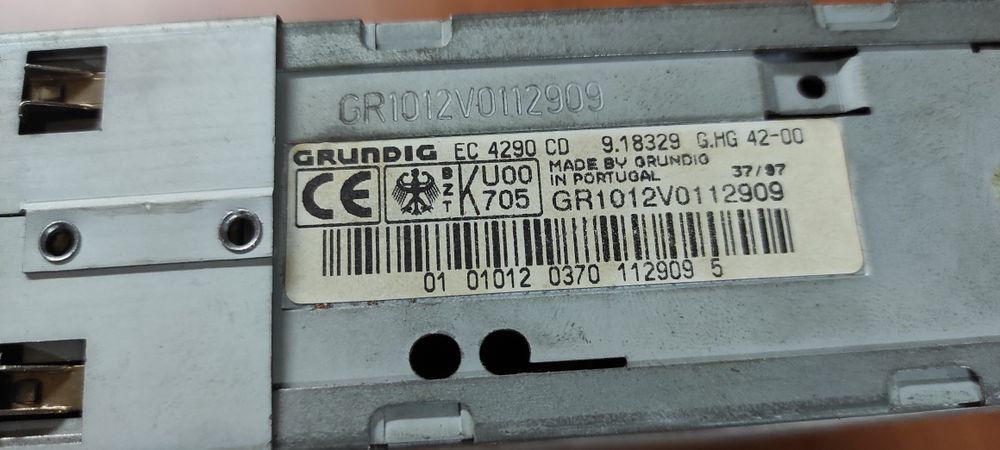 Se vê o anúncio é porque está disponível...Auto radio Grundig sistema RDS