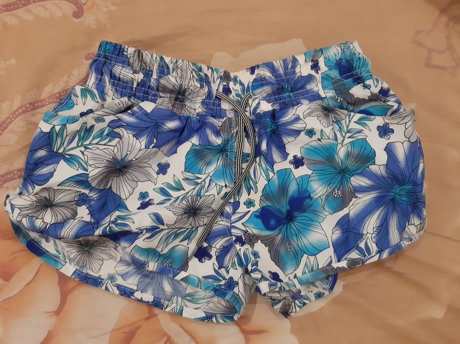 Пляжные шорты голубые с белым
