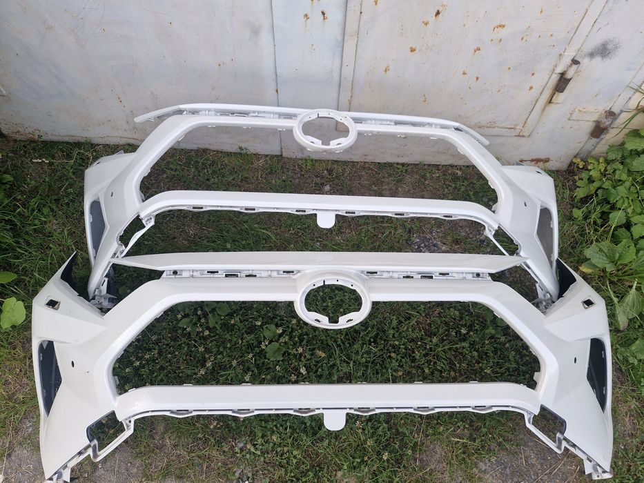 Бампер передній TOYOTA RAV4