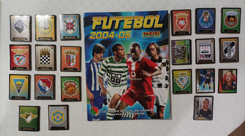 Caderneta vazia e 430 cromos por colar Futebol 2004 2005