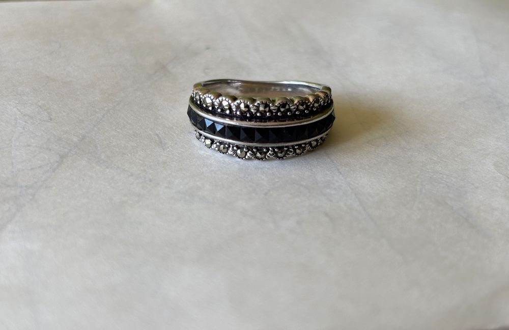 Srebrny, solidny pierścionek W.Kruk