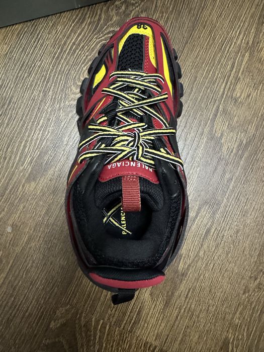 Нові Balenciaga Track