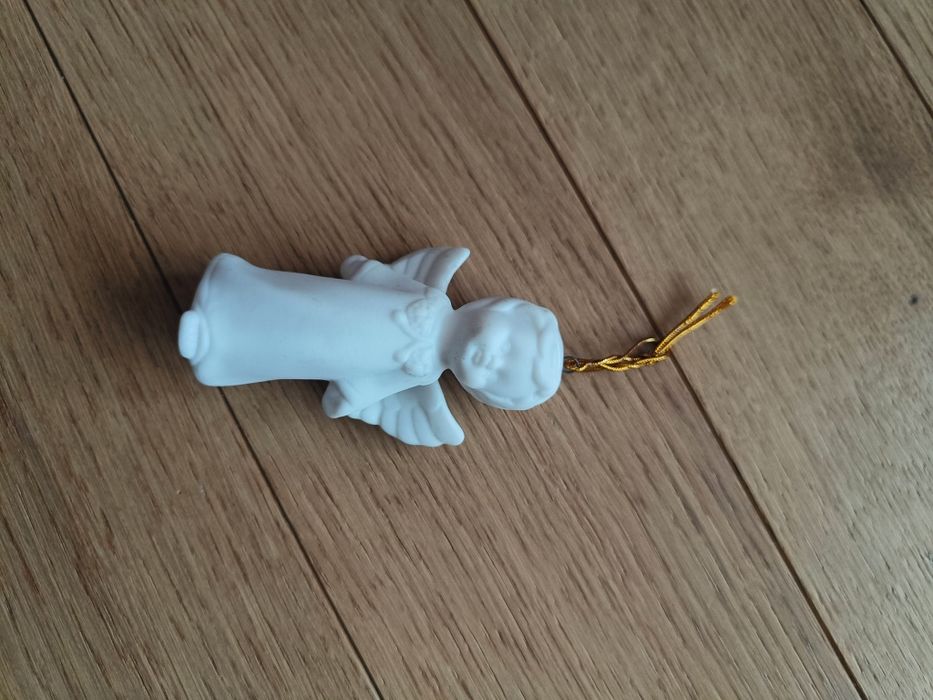 Figurki aniołki 4 sztuki