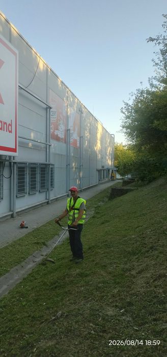 Sprzątanie koszenie trawy grabienie działki place domy