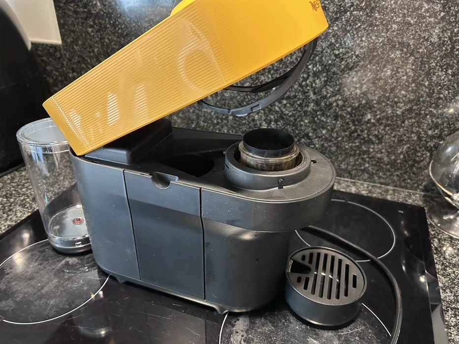 Máquina de café Vertuo Pop Mango Yellow NESPRESSO