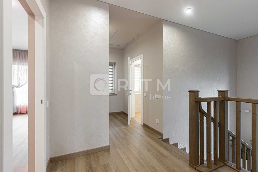 Продаж будинку з дизайнерським ремонтом 5хв від Сихова.