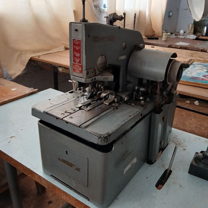 Петельна швейна машина Minerva 62761